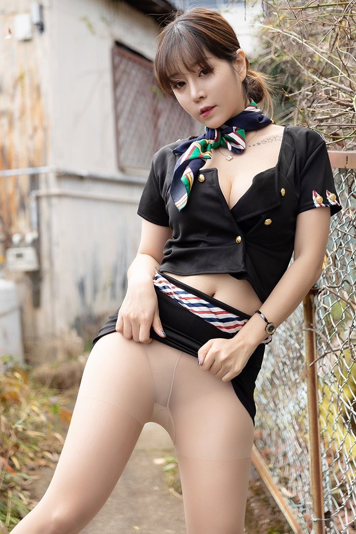 美丽尤物王雨纯空姐制服美乳白嫩吸睛