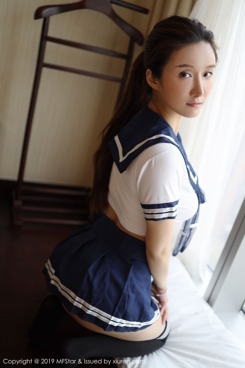 模范学院运动女神Jennanni_Jen学生装内衣诱惑私房写真