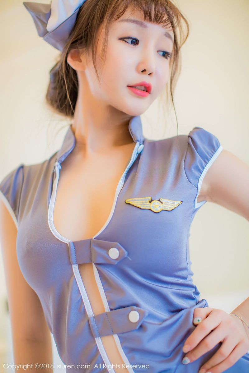 秀人网美女模特顾籼修长美腿乘务员灰色制服诱惑写真