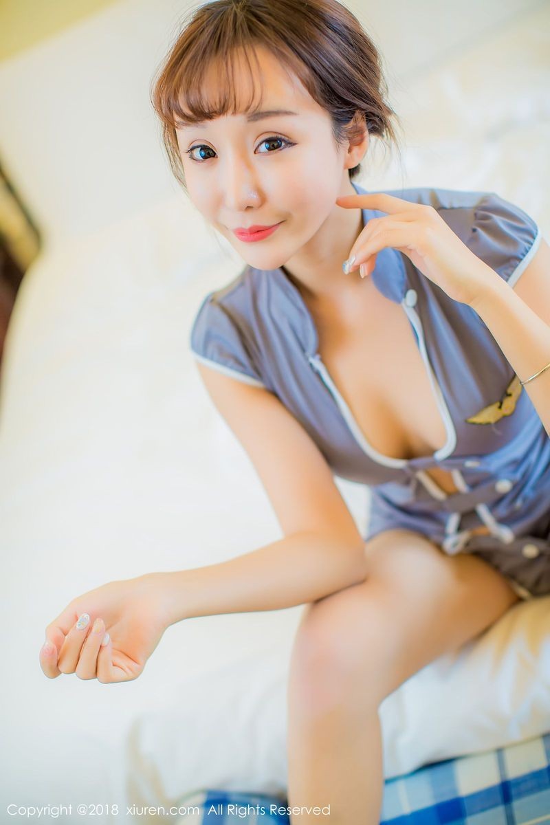 秀人网美女模特顾籼修长美腿乘务员灰色制服诱惑写真