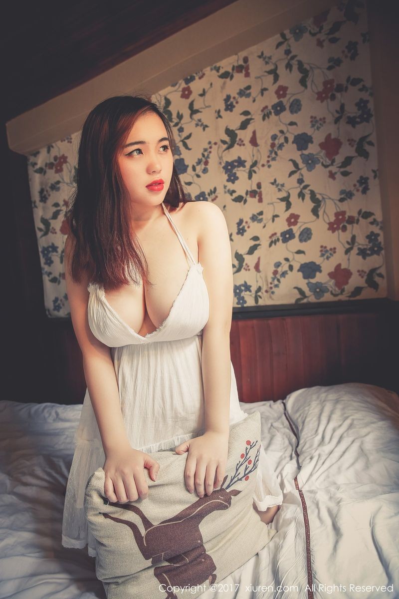 秀人网萝莉少女米爱Demon童颜巨乳蕾丝吊裙梦幻私房写真