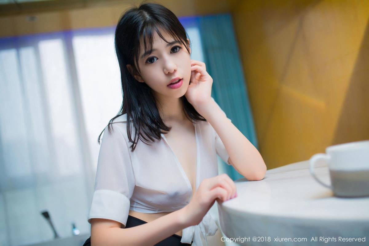 秀人网美女模特Ellie艾栗栗女秘OL黑丝美腿诱人写真