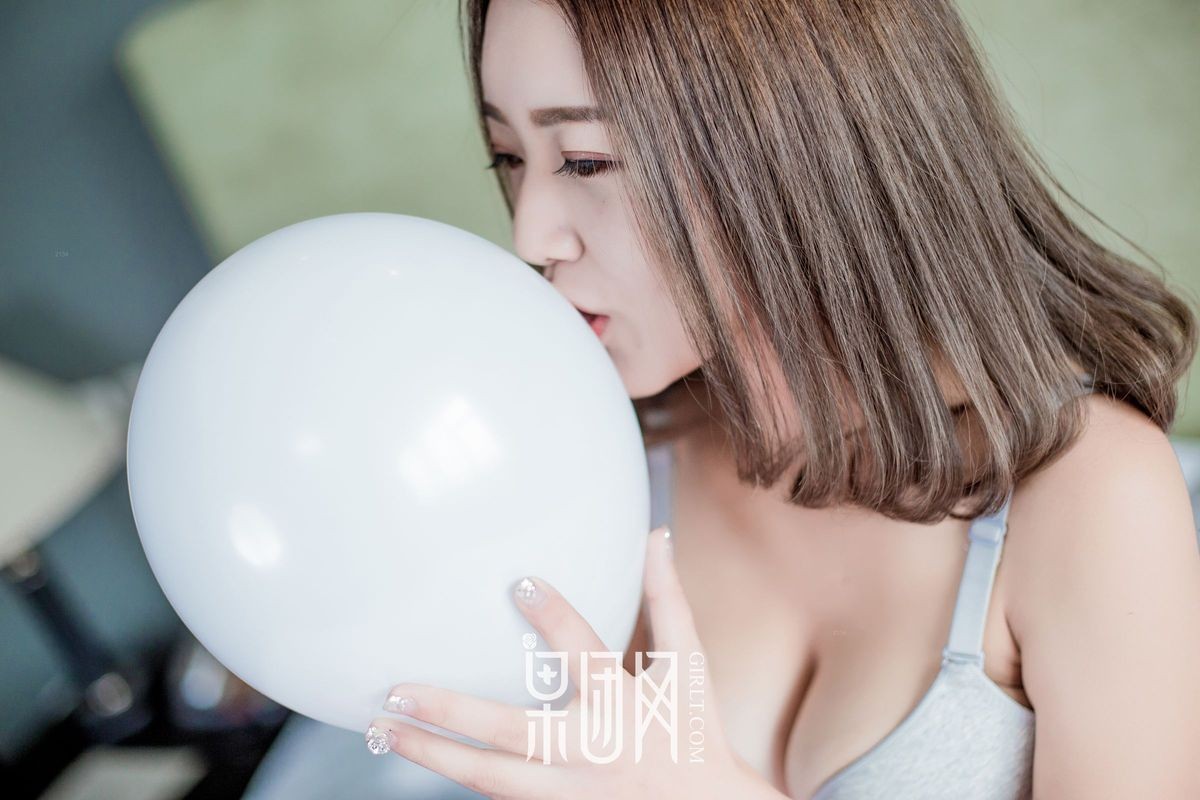 果团网养眼美女七月Julie白纱透视装丰盈美胸内衣诱惑写真