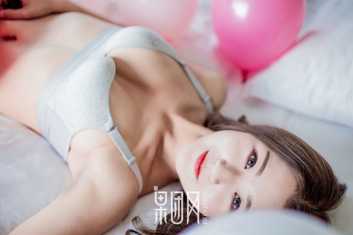 果团网养眼美女七月Julie白纱透视装丰盈美胸内衣诱惑写真