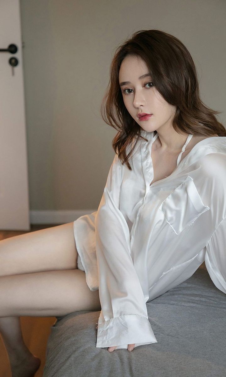 尤果网性感美女Coral吊带睡裙丝质衬衫美胸长腿私房写真