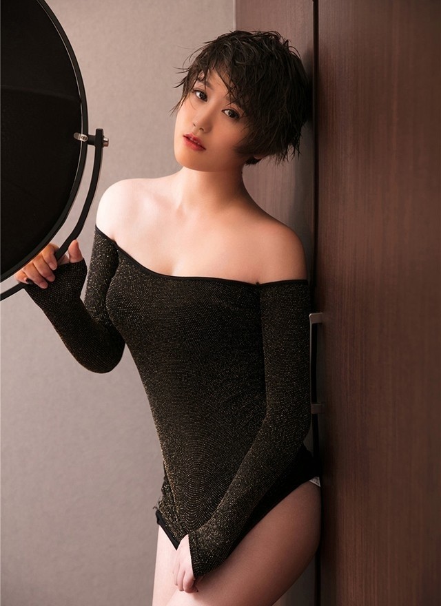 丰满巨乳少妇一字肩连体情趣内衣激情销魂人体写真