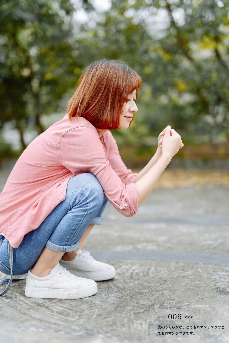 邻家短发清纯牛仔裤美女迷人户外照