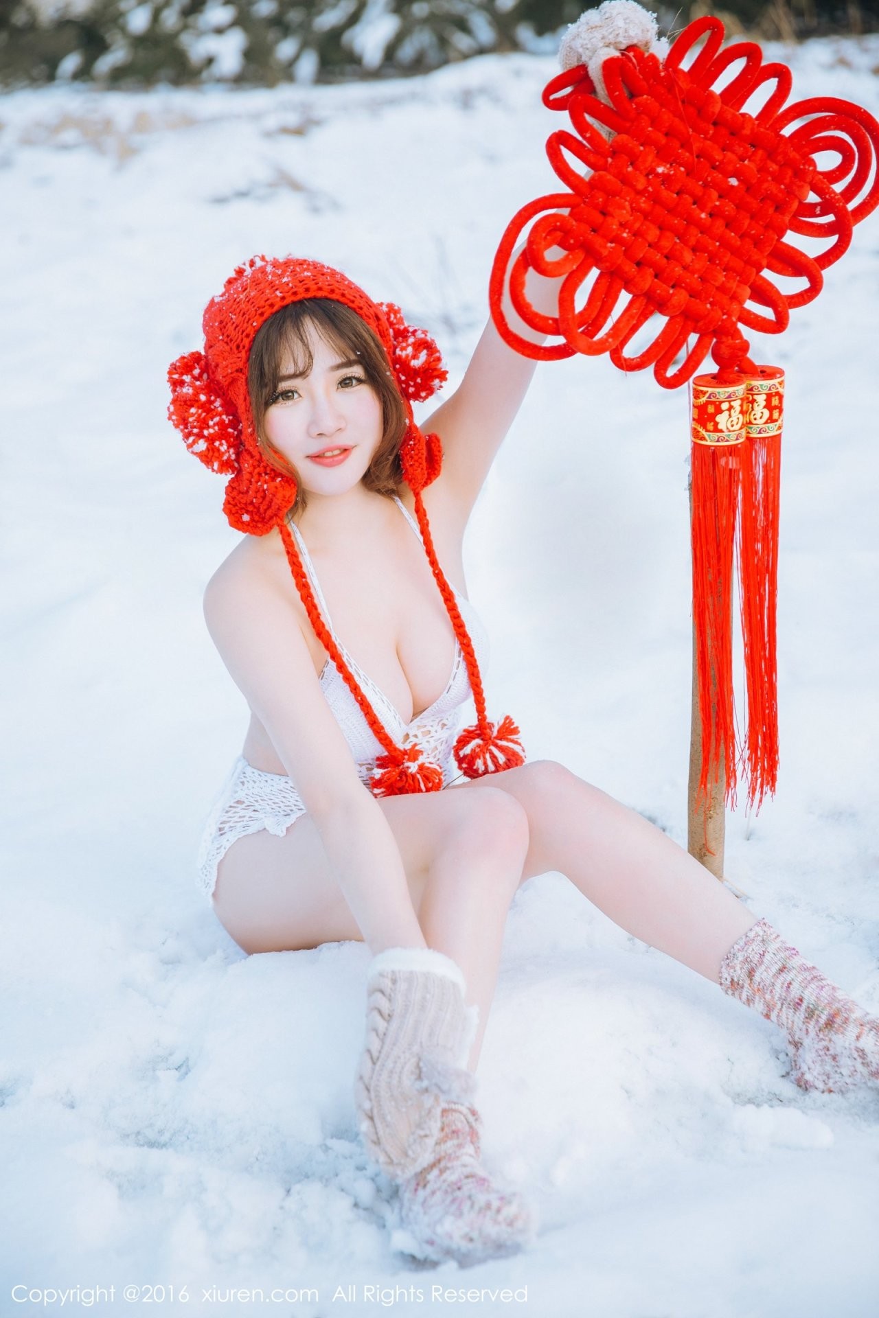 秀人网美女萝莉徐cake雪地秀迷人乳沟照