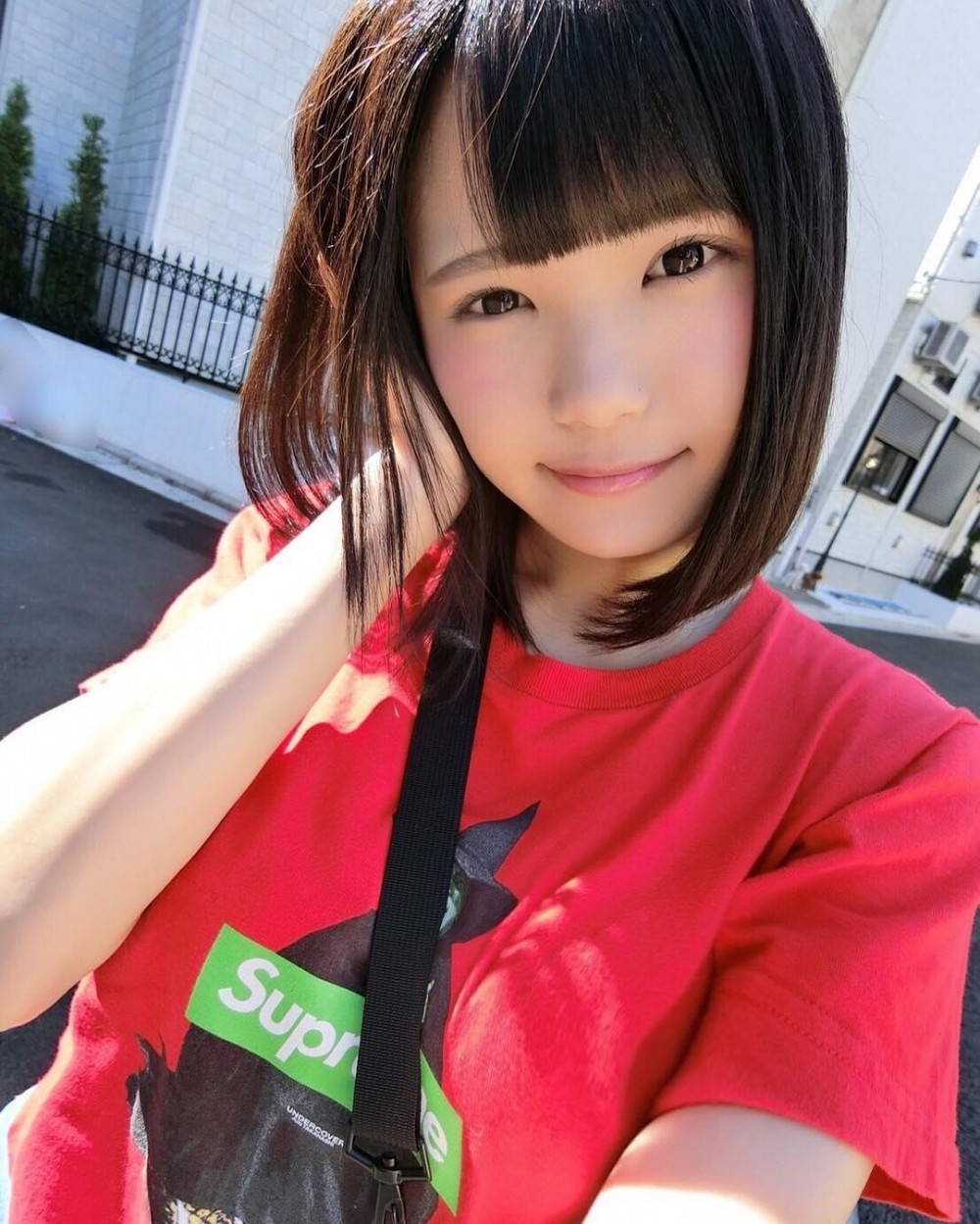 日本美女DJ Mel比基尼私房照丰满迷人