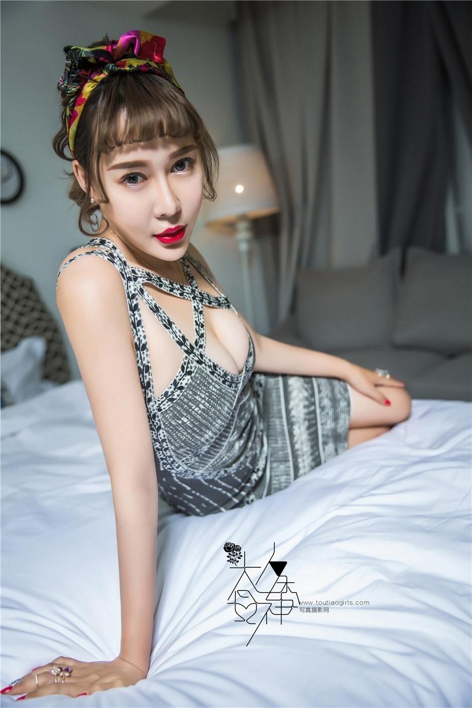 性感红唇美女少妇美汐内衣诱惑风骚写真图片