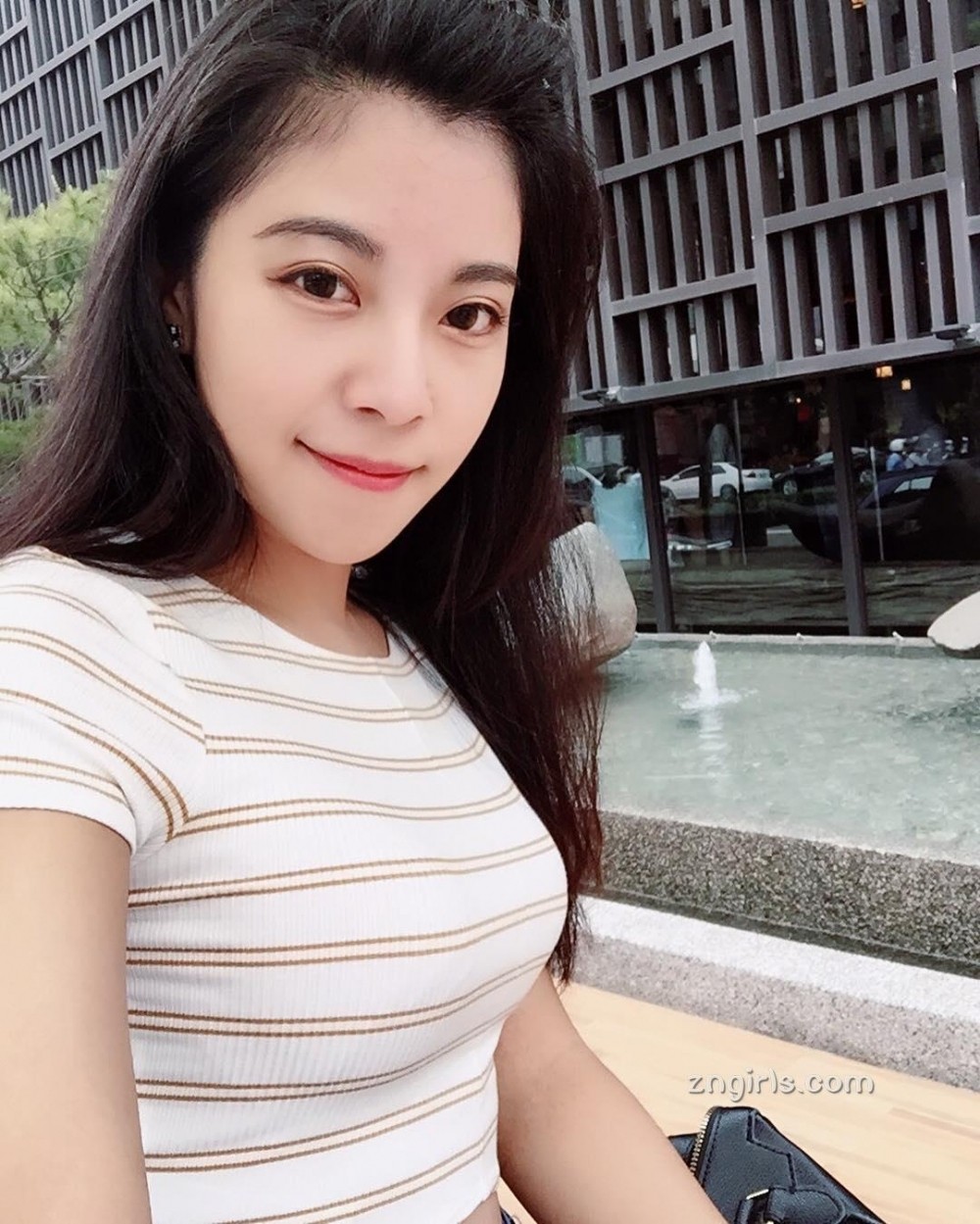 台湾美女空姐古婉蓁自拍美照酥胸诱惑