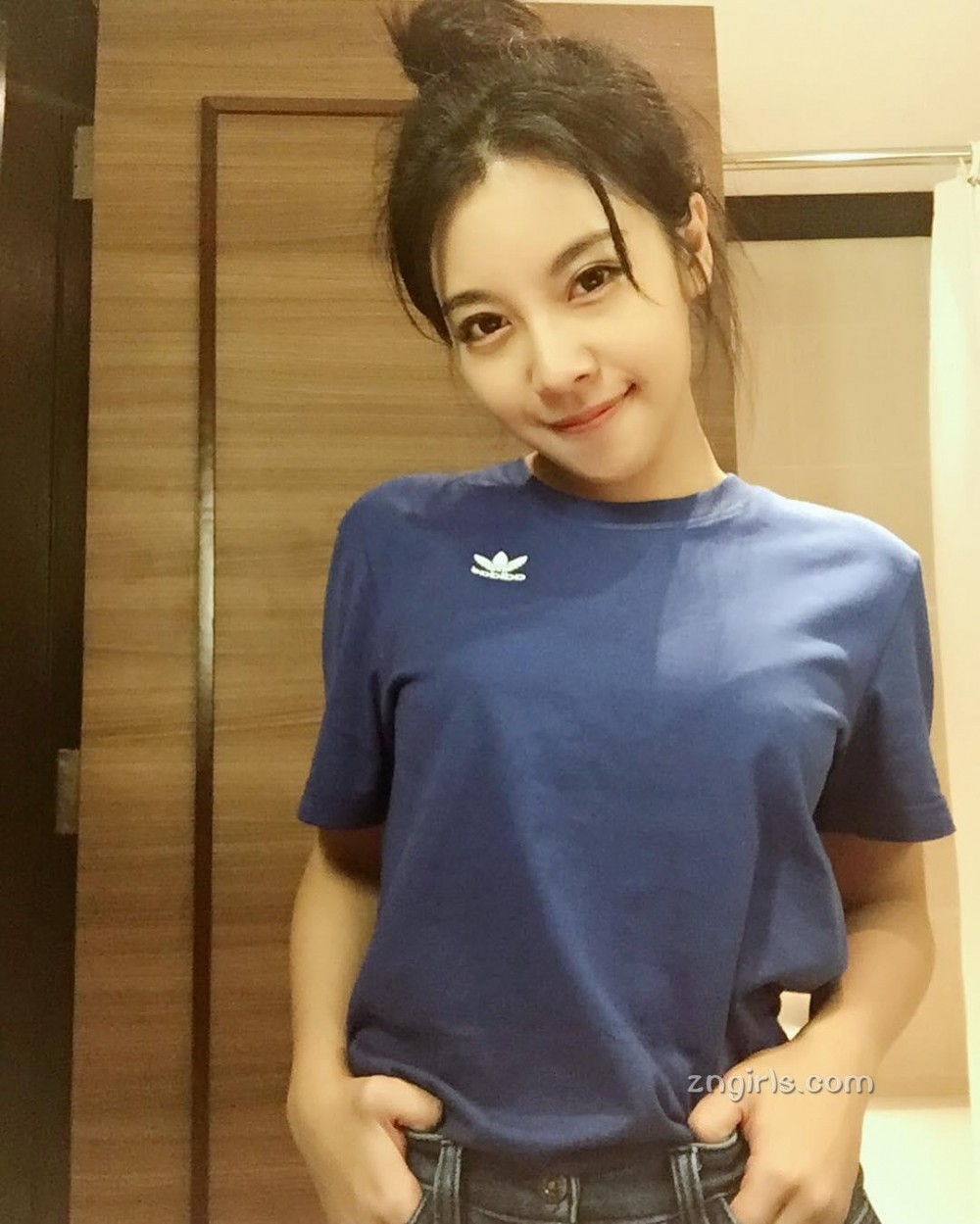 台湾美女空姐古婉蓁自拍美照酥胸诱惑