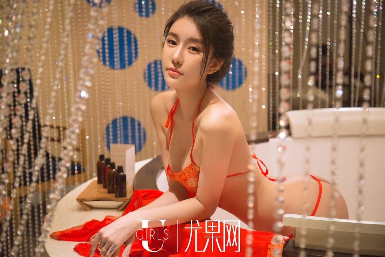 长发美胸美女施诗私房大秀性感迷人身材