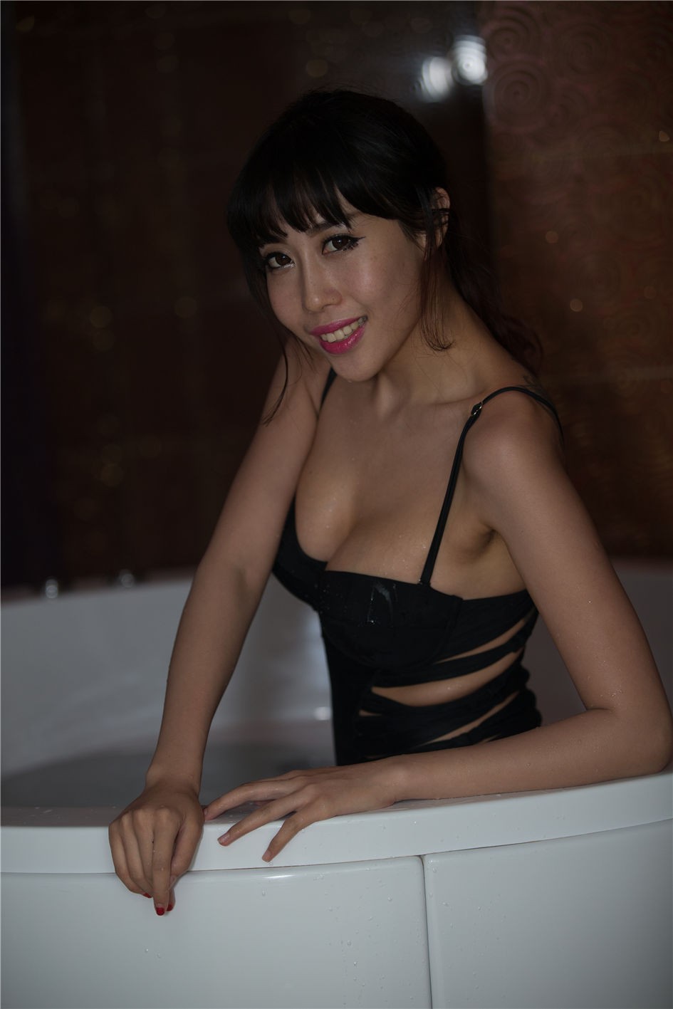 蕾丝内衣美女刑译文闺房诱惑写真图