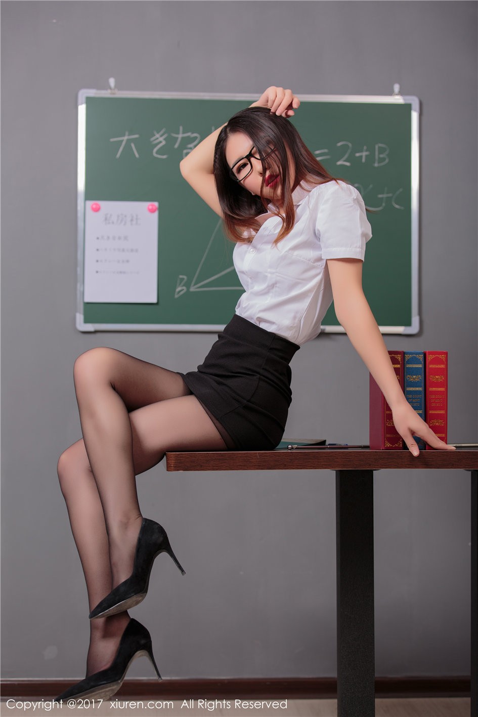 美女老师糖果儿性感妩媚制服诱惑系列