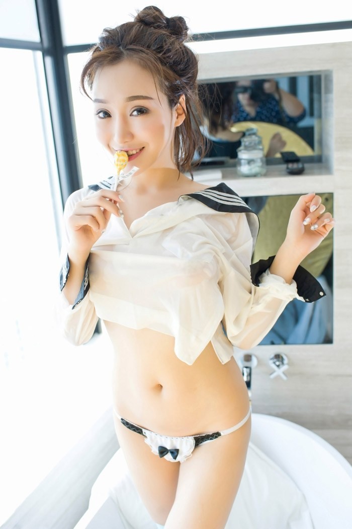 可爱学生妹顾灿制服诱惑秀白嫩美乳